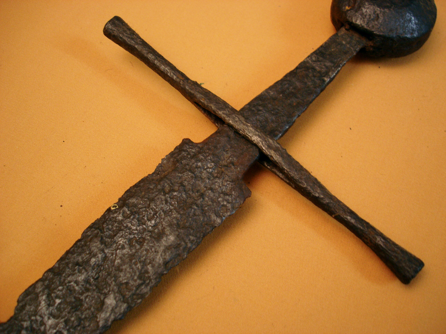 Haute époque au XVIII ème Épée médiévale XVe siècle.