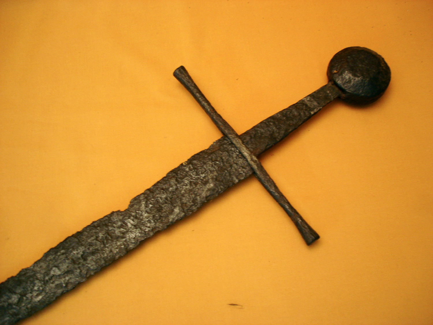 Haute époque au XVIII ème Épée médiévale XVe siècle.