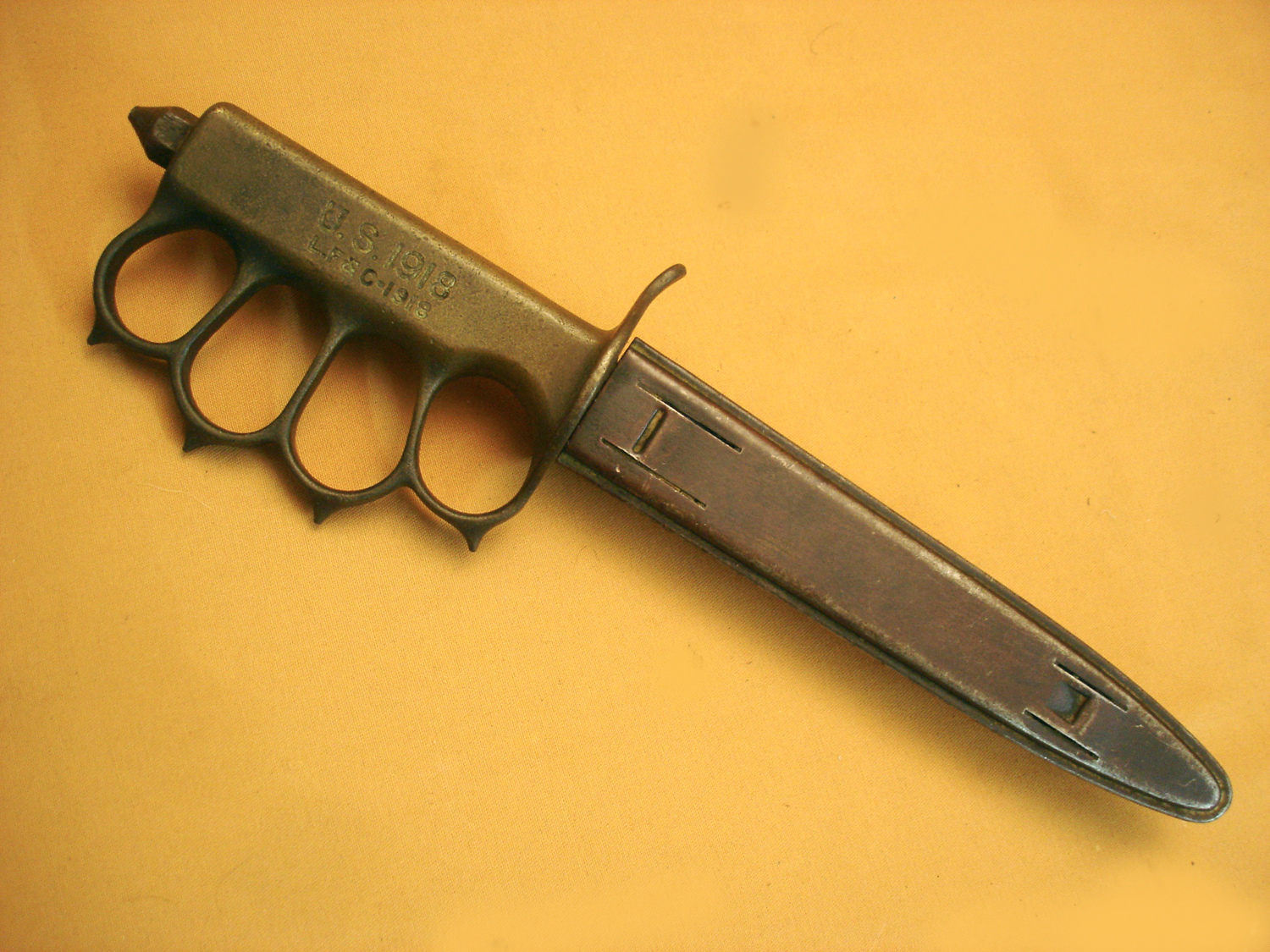 Couteau Coup De Poing Us 1918 Première Guerre : Poignard US 1918 poing Américain.