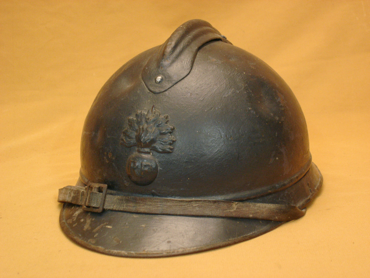 Casque Adrian 15 Infanterie, impacté.