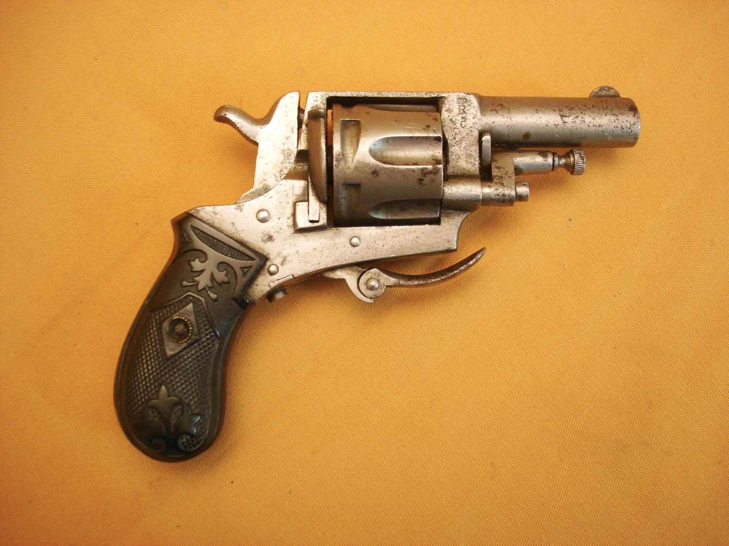 Revolver bulldog.